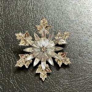 Snowflake Brooch Silver Tone With Clear Crystals New